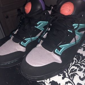 Redbox Pumps mens size 6 like new Reebok pumps … pump works!!